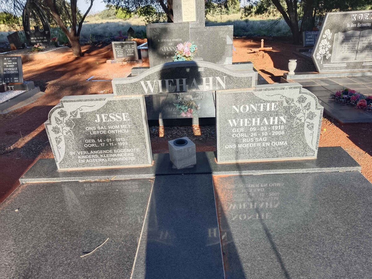 WIEHAHN Jesse 1913-1999 & Nontie 1918-2008