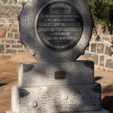 VENTER Petronella Susanna nee ESTERHUIZEN 1850-1948 :: LOURENS Petronella Susanna nee VENTER 1932-2007