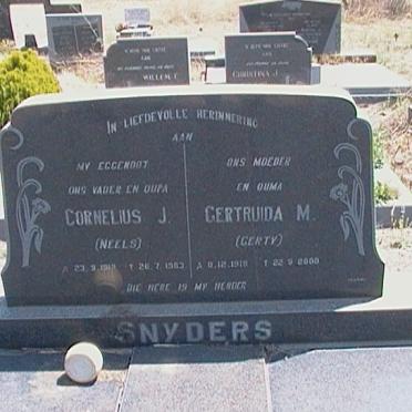 SNYDERS Cornelius J. &amp; Gertruida M. 191?-2000