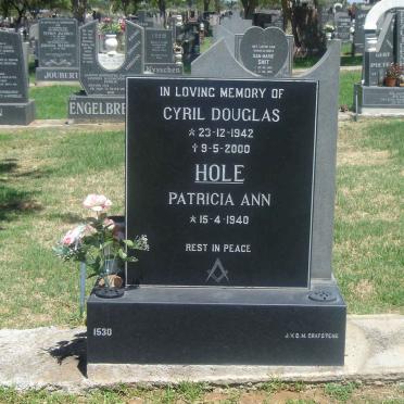 HOLE Cyril Douglas 1942-2000 &amp; Patricia Ann 1940-