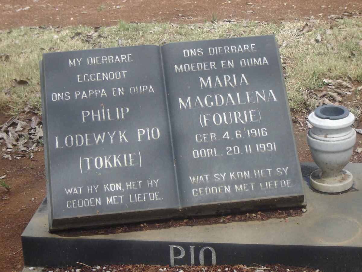 PIO Philip Lodewyk &amp; Maria Magdalena FOURIE 1916-1991