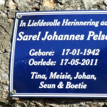 North West, BRITS district, Dikhololo game reserve, Siena 222_4, farm cemetery