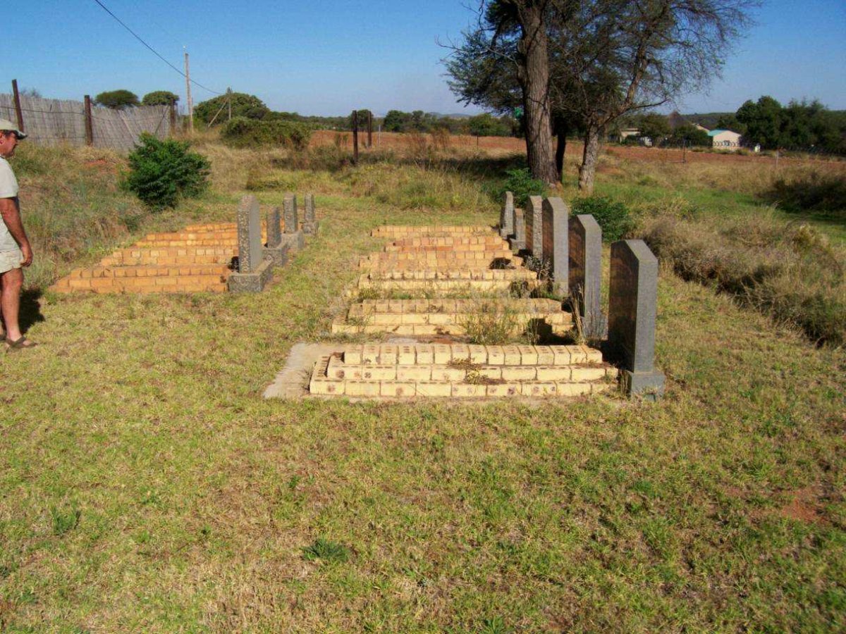 1. VIEW OF BEESTEKRAAL 4 FARM CEMETERY