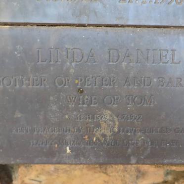 DANIEL Linda 1929-1992