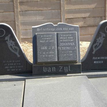 ZYL Jan J.H., van 1900-1976 &amp; Johanna Petronella 1908-1991
