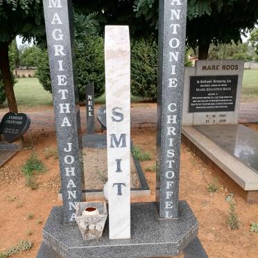 SMIT Antonie Christoffel 1945- &amp; Magrietha Johanna 1945-2011