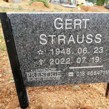 STRAUSS Gert 1948-2022