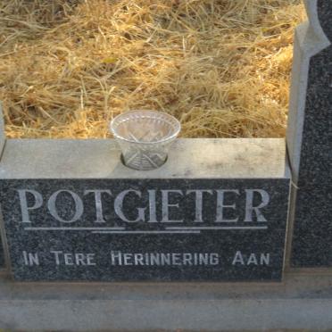 POTGIETER Smartryk Trichard 1919-1976 &amp; Susanna ELizabeth 1929-2002