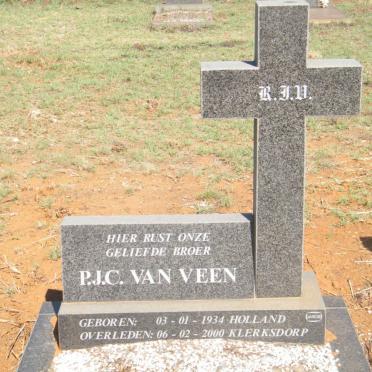 VEEN P.J.C., van 1934-2000