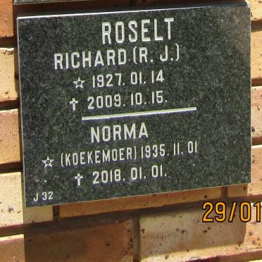 ROSELT R.J. 1927-2009 &amp; Norma KOEKEMOER 1935-2018