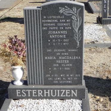 ESTERHUIZEN Johannes Antonie 1922-1977 &amp; Maria Magdalena Hester VILJOEN 1930-