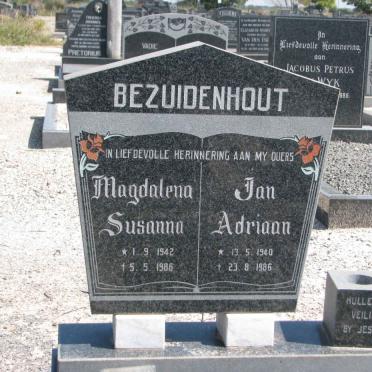 BEZUIDENHOUT Jan Adriaan 1940-1986 &amp; Magdalena Susanna 1942-1986