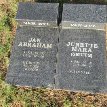 ZYL Jan Abraham, van 1923-2011 &amp; Junette Mara SMUTS 1932-2015