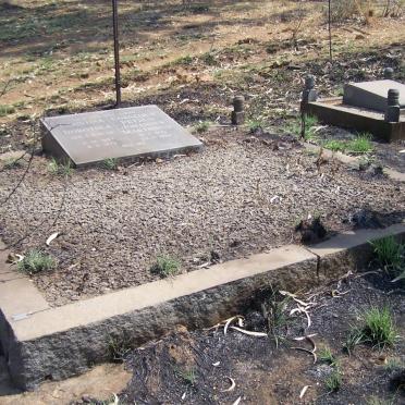 North West, POTCHEFSTROOM district, Grootfontein 466, farm cemetery