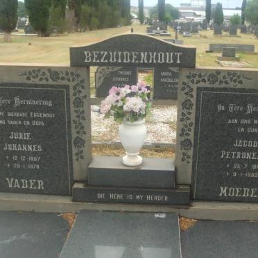 BEZUIDENHOUT Jurie Johannes 1907-1978 &amp; Jacoba Petronella 1913-1982