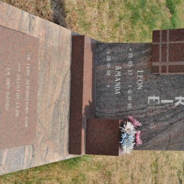 FOURIE Leon 1957-1990 &amp; Amanda 1958-