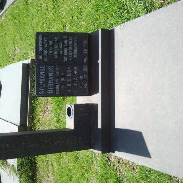 OLIVIER Stephanus Hermanus 1924-1990