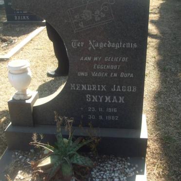 Sn - Surnames starting with the letters Sn