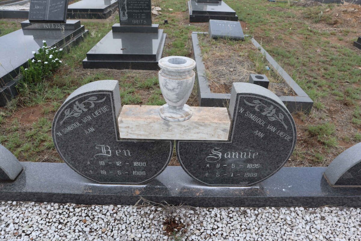 ? Ben 1888-1986 & Sannie 1895-1989