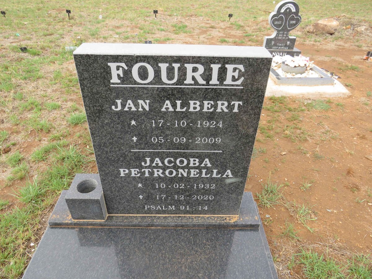 FOURIE Jan Albert 1924-2009 & Jacoba Petronella 1932-2020