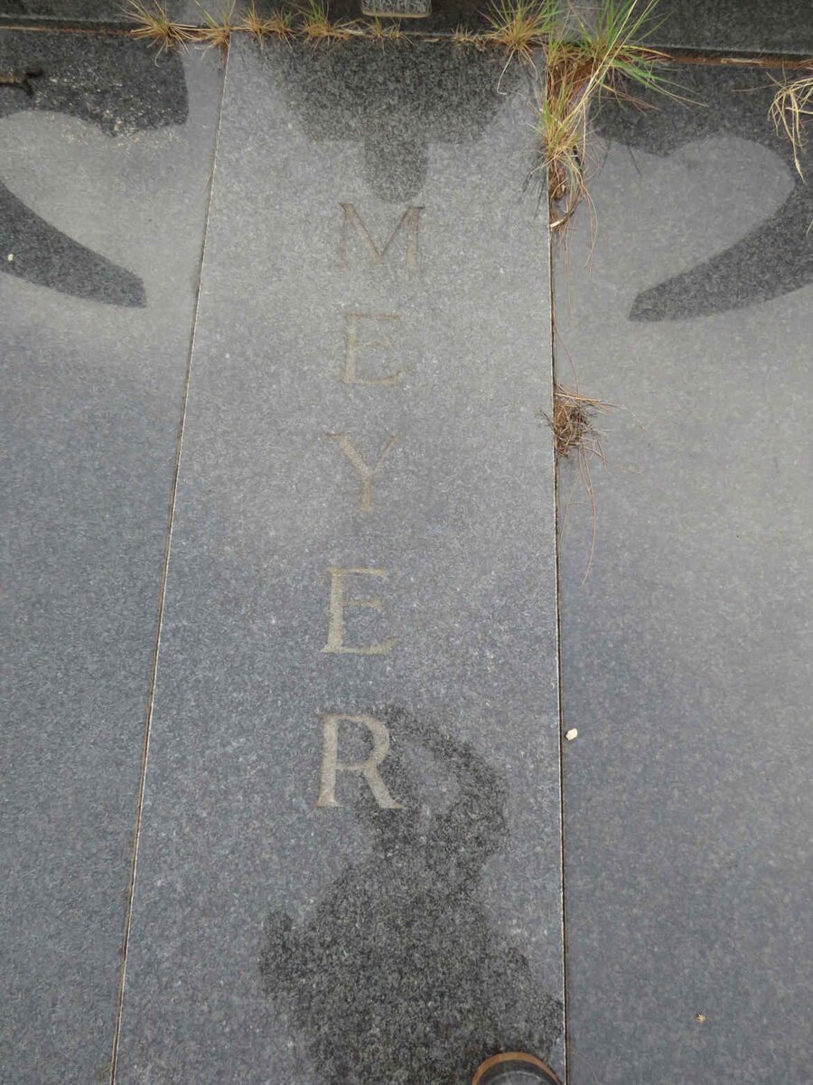 MEYER Deon 1952-1988 & Gerda 1952- _2