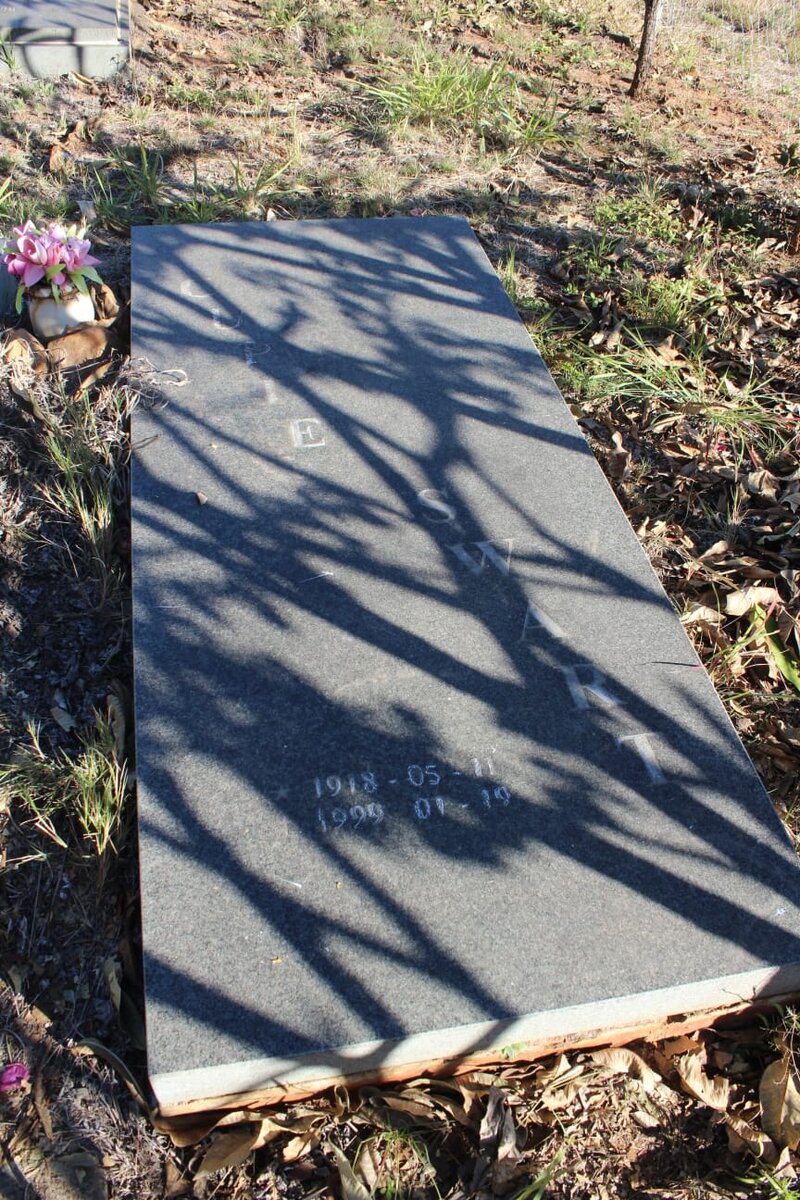 SWART Jan 1919-1985 & ?pie 1918-1999 _2