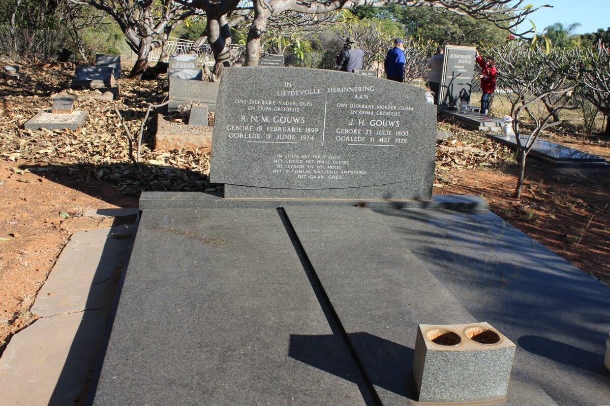 GOUWS R.N.M. 1899-1974 & J.H. 1903-1978