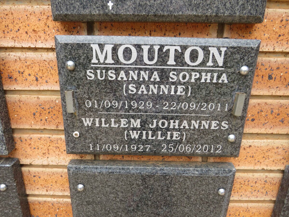 MOUTON Willem Johannes 1927-2012 & Susanna Sophia 1929-2011