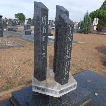 BERG Chris, van den 1919-1988 &amp; Nelie 1926-1988