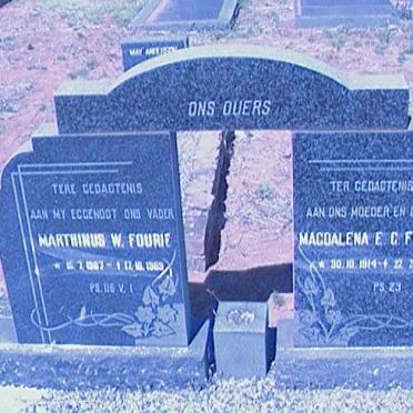 FOURIE Marthinus W. 1897-19?? &amp; Magdalena E.C. 1914-200?