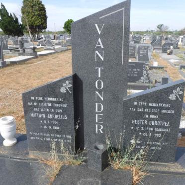 TONDER Matthys Cornelius, van 1904-1981 &amp; Hester Dorothea BASSON 1906-1983