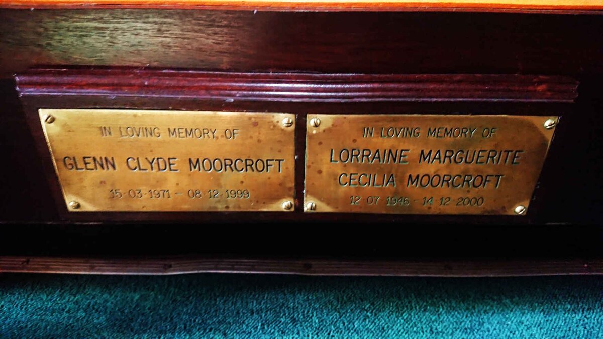 MOORCROFT Lorraine Marguerite Cecilia 1946-2000 :: MOORCROFT Glenn Clyde 1971-1999 