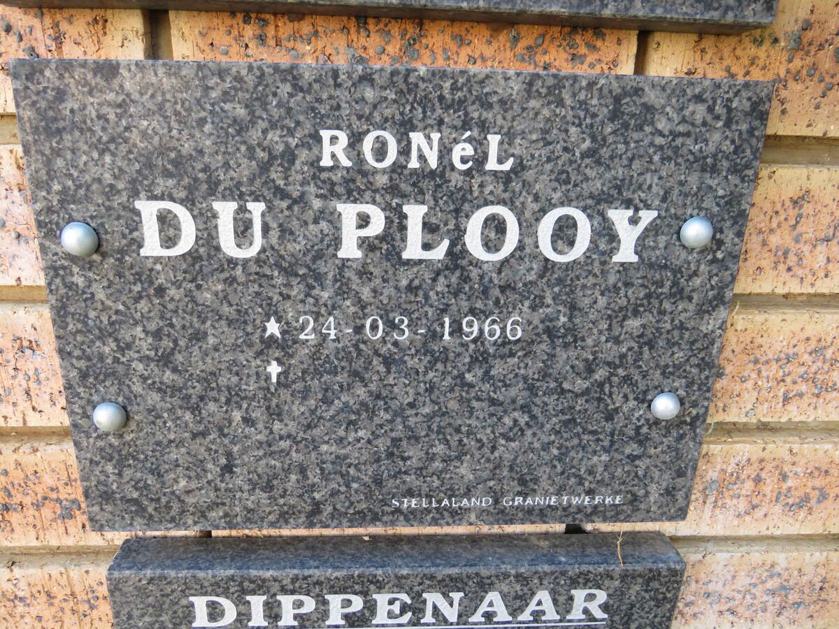 PLOOY Ronel, du 1966- 