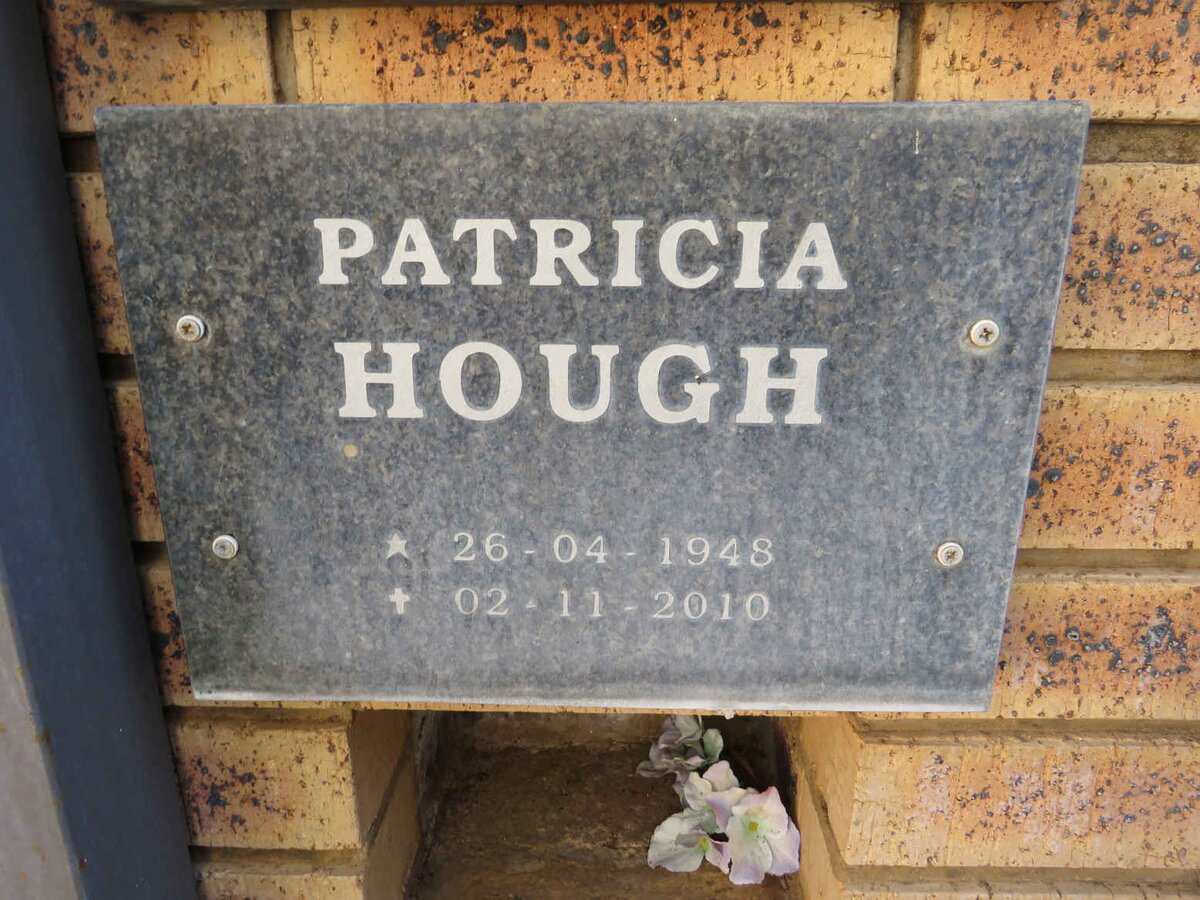 HOUGH Patricia 1948-2010