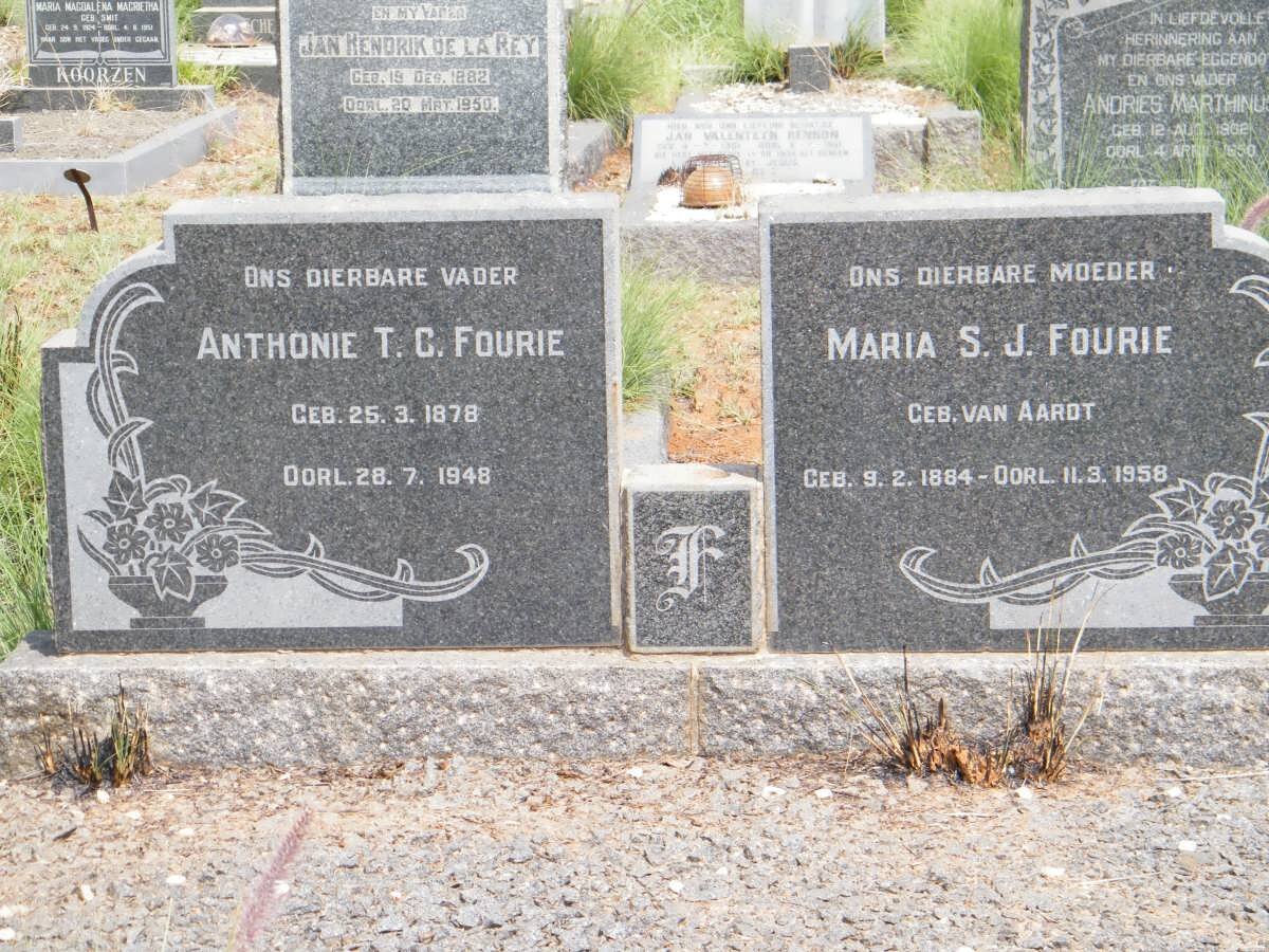 FOURIE Anthonie T.C. 1878-1948 &amp; Maria S.J. VAN AARDT 1884-1958