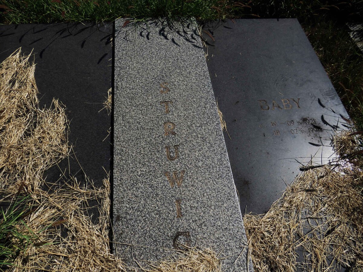 STRUWIG Danie 1915-1991 & Sara Elizabeth Jacomina FOURIE 1921-1994 _1