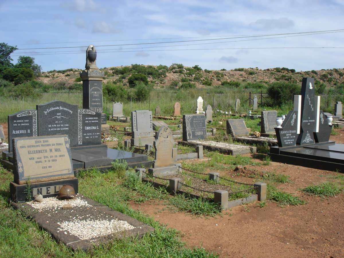 2. View of Ratsegaaiskraal Cemetery