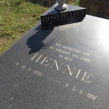 OOSTHUIZEN Hennie 1933-1997
