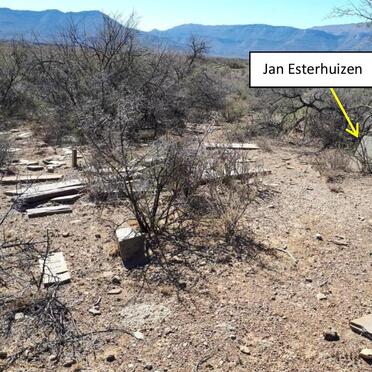 Western Cape, BEAUFORT-WEST district, Karoo National Park, Rietfontein 205, farm cemetery_01