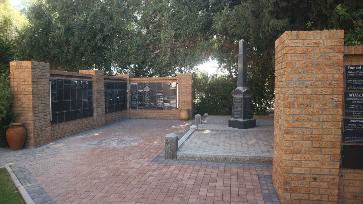 2. Commemoration Wall / Gedenkmuur