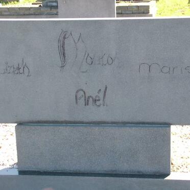 MOUTON Lizeth 1974-1987 :: MOUTON Mariska 1975-1987 :: MOUTON Anél 1978-1987