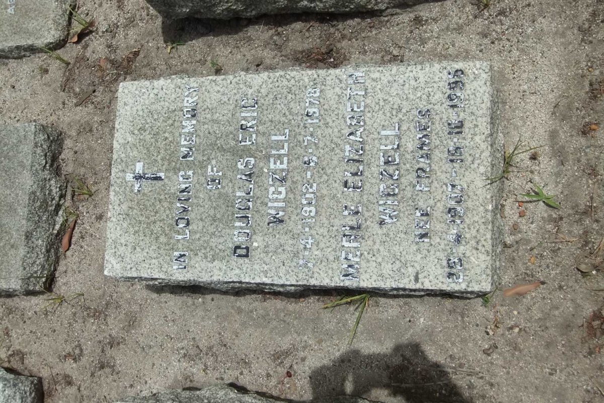 WIGZELL Douglas Eric 1902-1978 &amp; Merle Elizabeth FRAMES 1907-1996