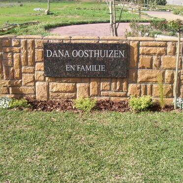 OOSTHUIZEN Dana and family