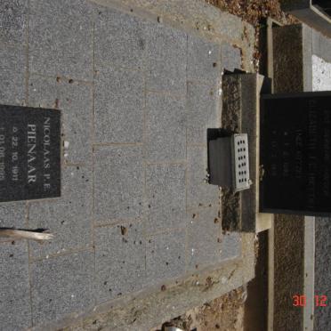 LAUBSCHER Elizabeth J.C. nee KOTZE 1892-1971 :: PIENAAR Nicolaas P.E.  1911-1995