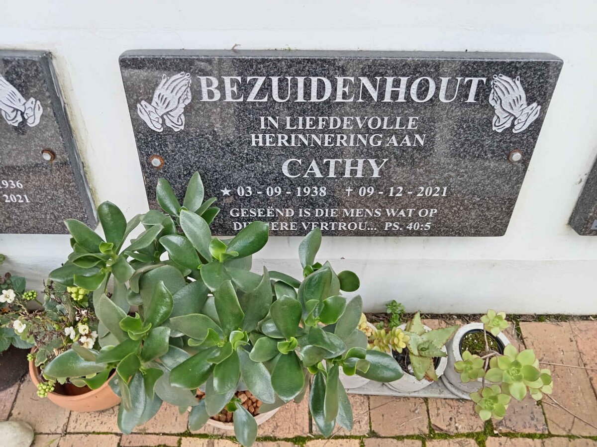 BEZUIDENHOUT Cathy 1938-2021