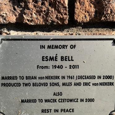 CZETOWICZ Esmé formerly VAN NIEKERK nee BELL 1940-2011