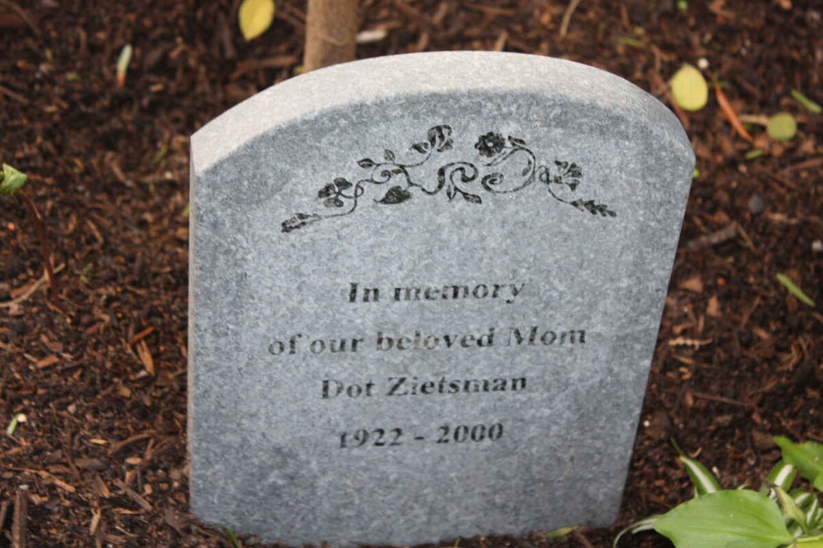 ZIETSMAN Dot 1922-2000