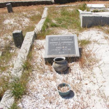 FERNANDEZ Thomas L. 1914-1990 &amp; Evelyn H. 1917-1995