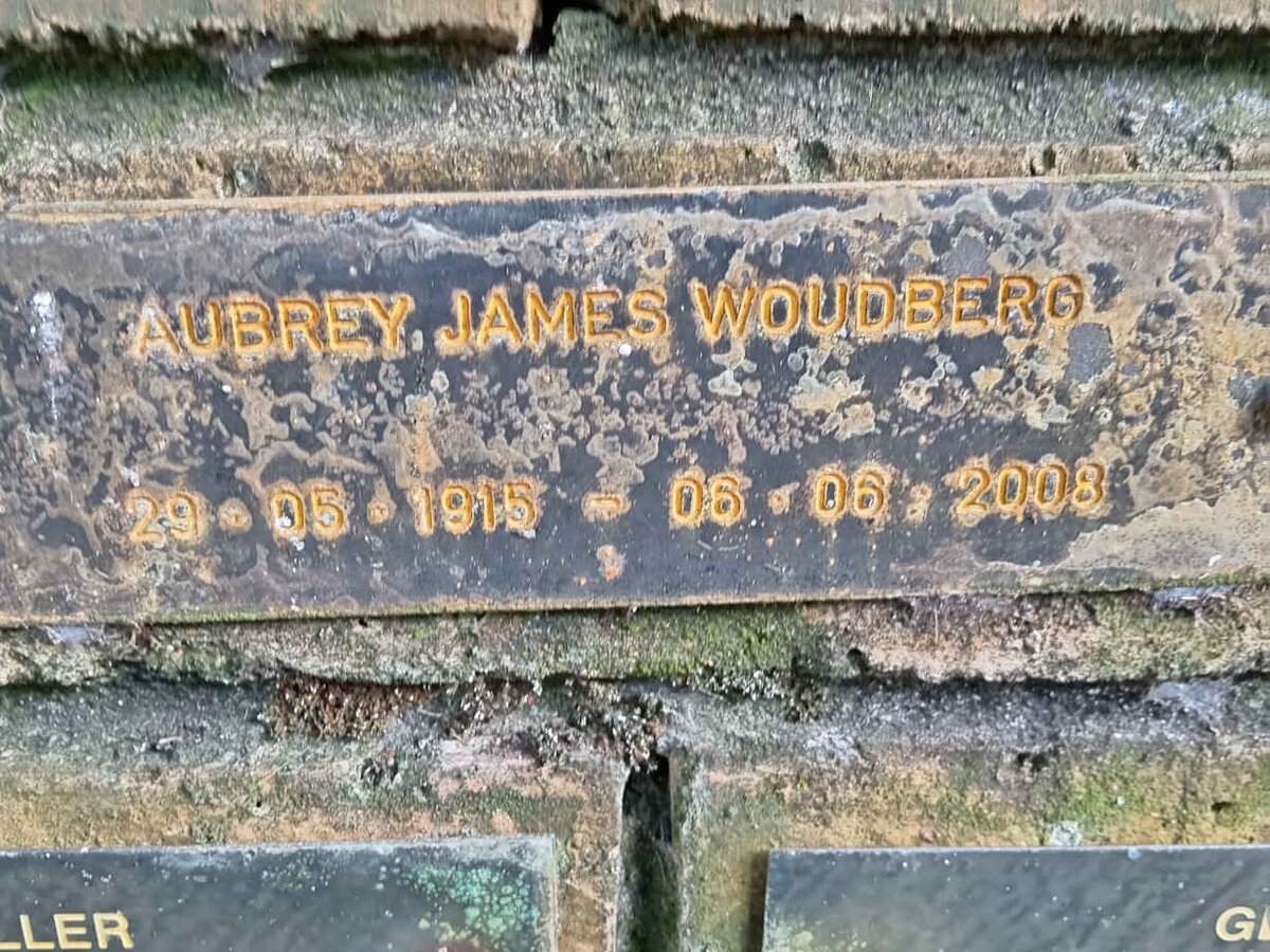 WOUDBERG Aubrey James 1915-2008