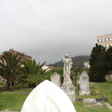 01. Devils Peak and Grootte Schuur hospital in the back ground